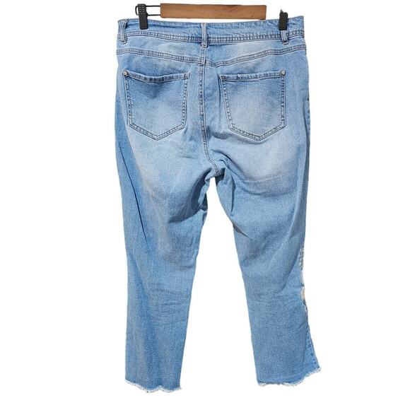 1946 Denim Floral Embroidered Jeans Lt Medium Wash Size 10 - Picture 2 of 5